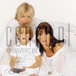 26-05-2004 Kamerling / Hoes  Antonie Kamerling, Isa Hoes and son at studio in Amsterdam, by order of Pulse Magazine. May 26, 2004.

[keywords]Posed[/keywords]